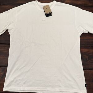Nike Sportswear Premium Essentials Tee